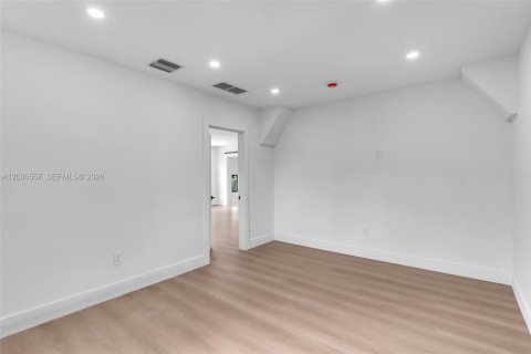 Villa ou maison à vendre à Miami, Floride: 3 chambres, 152.08 m2 № 2084463 - photo 14