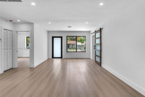 Villa ou maison à vendre à Miami, Floride: 3 chambres, 152.08 m2 № 2084463 - photo 5