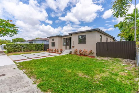 Villa ou maison à vendre à Miami, Floride: 3 chambres, 152.08 m2 № 2084463 - photo 3