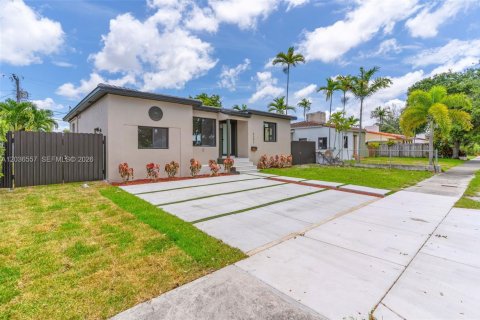 Villa ou maison à vendre à Miami, Floride: 3 chambres, 152.08 m2 № 2084463 - photo 2