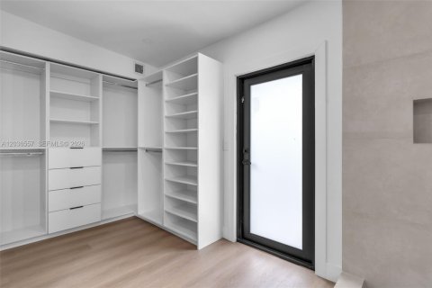 Villa ou maison à vendre à Miami, Floride: 3 chambres, 152.08 m2 № 2084463 - photo 16