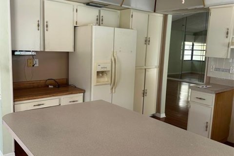 House in Spring Hill, Florida 2 bedrooms, 137.59 sq.m. № 1911544 - photo 8