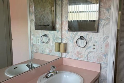 House in Spring Hill, Florida 2 bedrooms, 137.59 sq.m. № 1911544 - photo 17