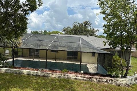 House in Spring Hill, Florida 2 bedrooms, 137.59 sq.m. № 1911544 - photo 2