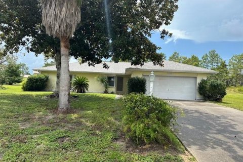 House in Spring Hill, Florida 2 bedrooms, 137.59 sq.m. № 1911544 - photo 1