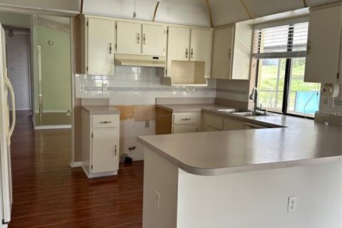 House in Spring Hill, Florida 2 bedrooms, 137.59 sq.m. № 1911544 - photo 9