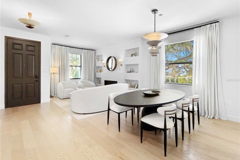House in Tampa, Florida 4 bedrooms, 348.48 sq.m. № 2201424 - photo 5