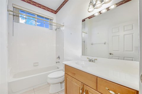 House in Port Orange, Florida 4 bedrooms, 261.98 sq.m. № 1796596 - photo 25