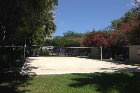 Condo in Miami, Florida, 2 bedrooms  № 1867602 - photo 14