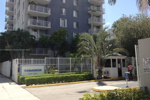 Condo in Miami, Florida, 2 bedrooms  № 1867602 - photo 18