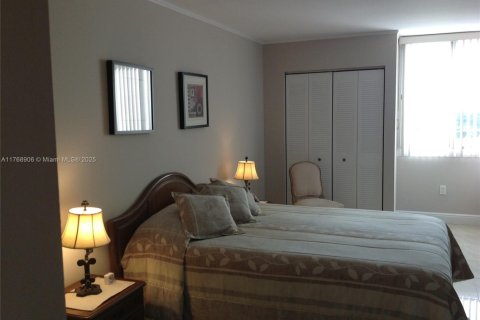 Condo in Miami, Florida, 2 bedrooms  № 1867602 - photo 2