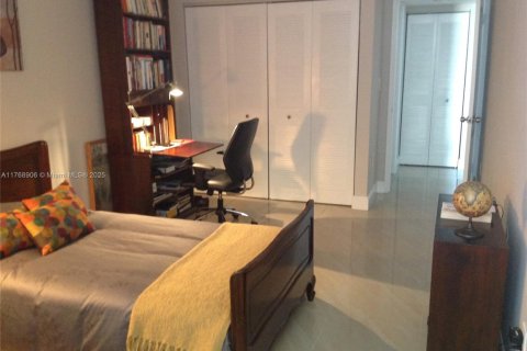 Condo in Miami, Florida, 2 bedrooms  № 1867602 - photo 4