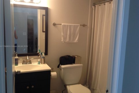 Condo in Miami, Florida, 2 bedrooms  № 1867602 - photo 5