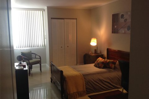 Condo in Miami, Florida, 2 bedrooms  № 1867602 - photo 3