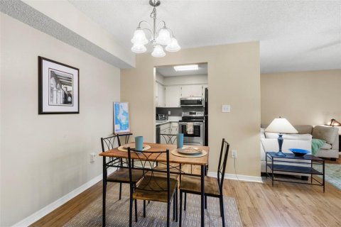 Condominio en venta en Palm Harbor, Florida, 1 dormitorio, 63.64 m2 № 2101880 - foto 11