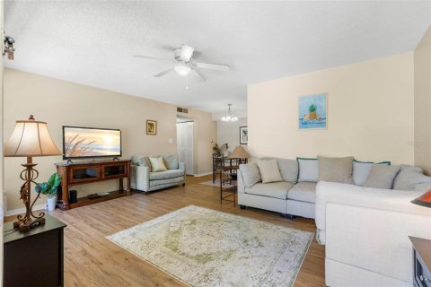 Condominio en venta en Palm Harbor, Florida, 1 dormitorio, 63.64 m2 № 2101880 - foto 8