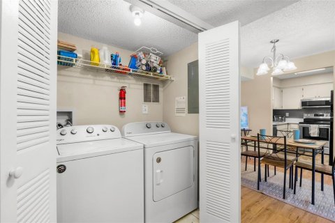 Condominio en venta en Palm Harbor, Florida, 1 dormitorio, 63.64 m2 № 2101880 - foto 13