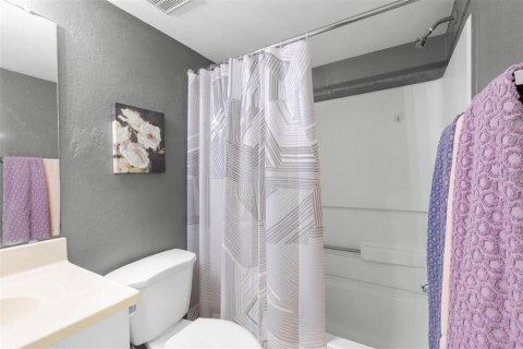 Condominio en venta en Palm Harbor, Florida, 1 dormitorio, 63.64 m2 № 2101880 - foto 16