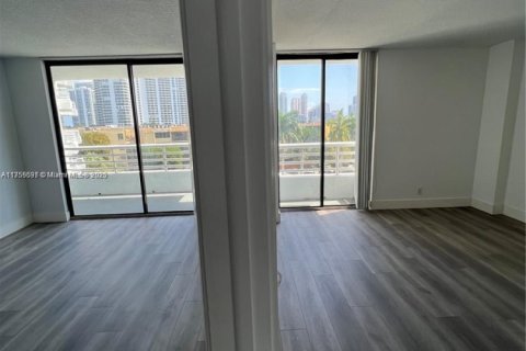 Copropriété à louer à Aventura, Floride: 2 chambres, 91.97 m2 № 1962321 - photo 19