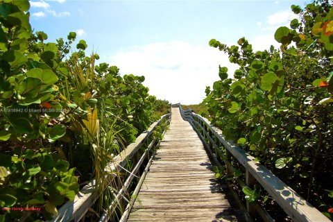 Condominio en alquiler en Key Biscayne, Florida, 1 dormitorio, 79.34 m2 № 1974376 - foto 15