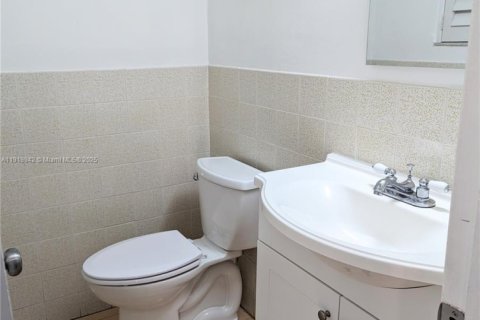 Condominio en alquiler en Key Biscayne, Florida, 1 dormitorio, 79.34 m2 № 1974376 - foto 8