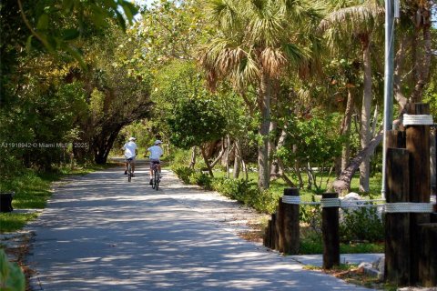 Condominio en alquiler en Key Biscayne, Florida, 1 dormitorio, 79.34 m2 № 1974376 - foto 16