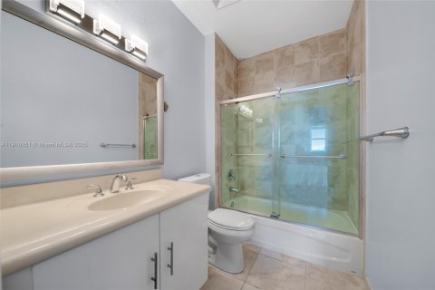 Condo in North Bay Village, Florida, 2 bedrooms  № 1975384 - photo 30