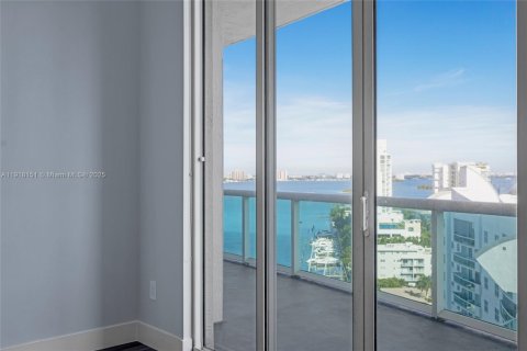 Condo in North Bay Village, Florida, 2 bedrooms  № 1975384 - photo 15