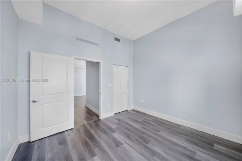 Condo in North Bay Village, Florida, 2 bedrooms  № 1975384 - photo 29