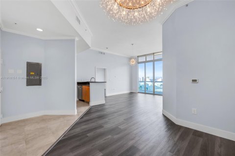 Condo in North Bay Village, Florida, 2 bedrooms  № 1975384 - photo 2