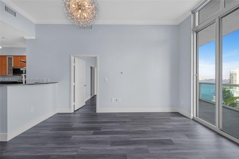 Condo in North Bay Village, Florida, 2 bedrooms  № 1975384 - photo 13