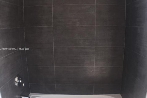 Condo in Sunny Isles Beach, Florida, 2 bedrooms  № 1859961 - photo 15
