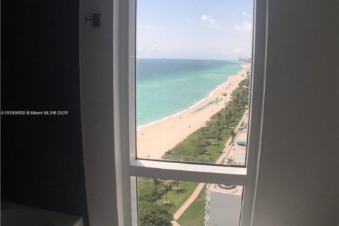 Condo in Sunny Isles Beach, Florida, 2 bedrooms  № 1859961 - photo 14