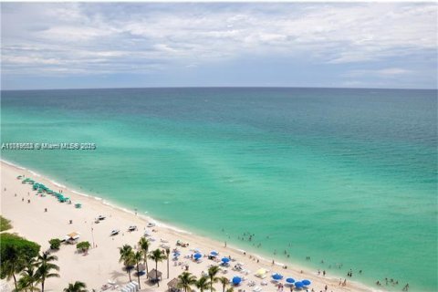 Condo in Sunny Isles Beach, Florida, 2 bedrooms  № 1859961 - photo 19