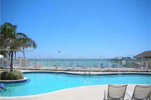 Condo in Sunny Isles Beach, Florida, 2 bedrooms  № 1859961 - photo 23