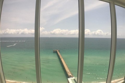 Condo in Sunny Isles Beach, Florida, 2 bedrooms  № 1859961 - photo 3