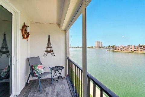 Condo in South Pasadena, Florida, 1 bedroom № 2116948