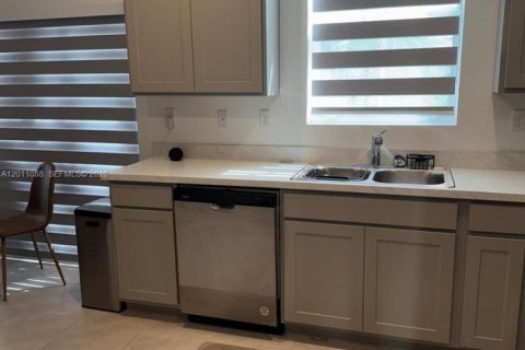 Touwnhouse à vendre à Pompano Beach, Floride: 3 chambres, 123.84 m2 № 2075340 - photo 7