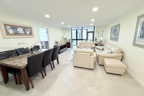 Купить кондоминиум в Маргит, Флорида 2 спальни, 92.9м2, № 1975134 - фото 13