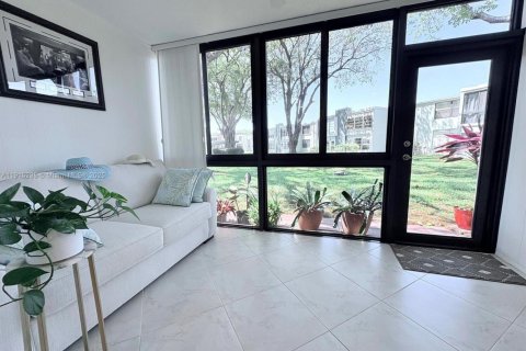 Купить кондоминиум в Маргит, Флорида 2 спальни, 92.9м2, № 1975134 - фото 17