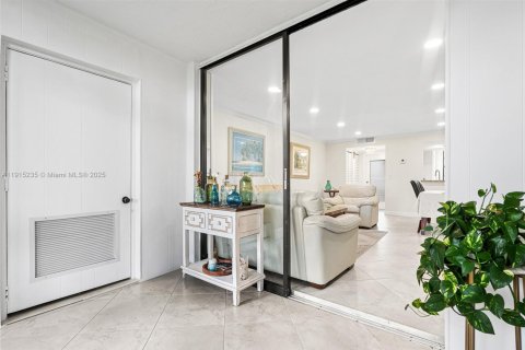 Купить кондоминиум в Маргит, Флорида 2 спальни, 92.9м2, № 1975134 - фото 18