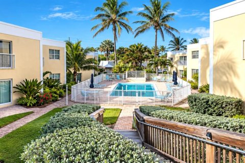 Copropriété à vendre à Jensen Beach, Floride: 2 chambres, 101.54 m2 № 2336370 - photo 2