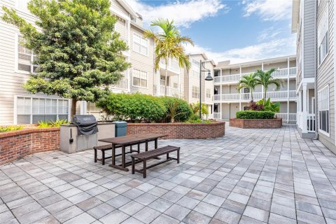 Condo in Tampa, Florida, 1 bedroom  № 1746409 - photo 22