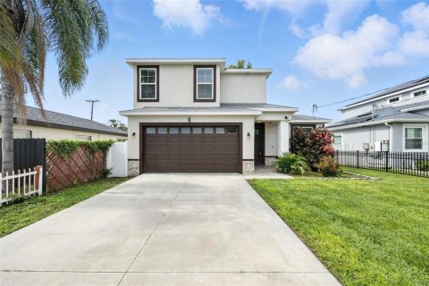 House in Tampa, Florida 3 bedrooms, 169.18 sq.m. № 2312915
