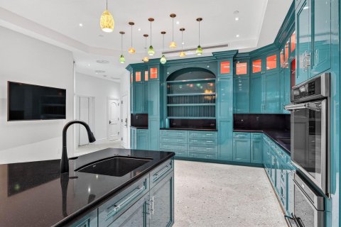 House in Delray Beach, Florida 7 bedrooms, 694.07 sq.m. № 2251888 - photo 26