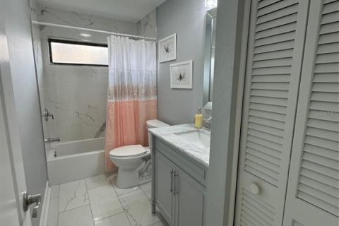 House in Sarasota, Florida 3 bedrooms, 168.52 sq.m. № 1828004 - photo 19