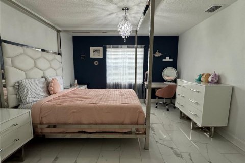 House in Sarasota, Florida 3 bedrooms, 168.52 sq.m. № 1828004 - photo 17