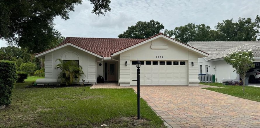 House in Sarasota, Florida 3 bedrooms, 168.52 sq.m. № 1828004