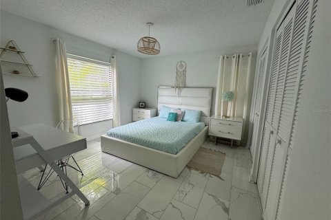 House in Sarasota, Florida 3 bedrooms, 168.52 sq.m. № 1828004 - photo 16
