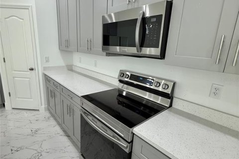 Снять в аренду таунхаус в Киссимми, Флорида 5 комнат, 206.89м2, № 1908479 - фото 17